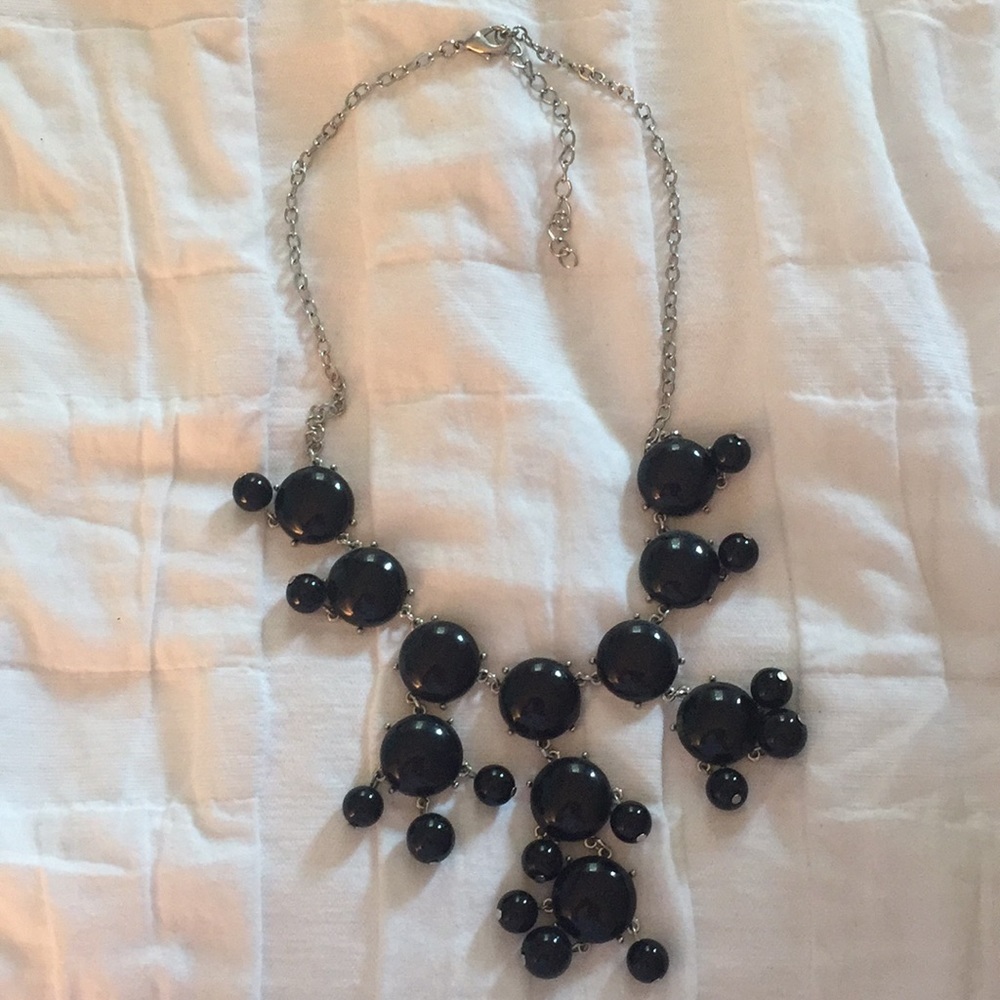 Black accent necklace